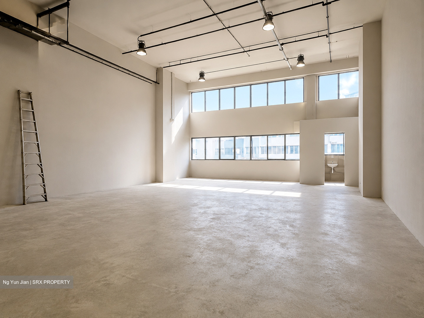 Carros Centre (D25), Factory #588989121